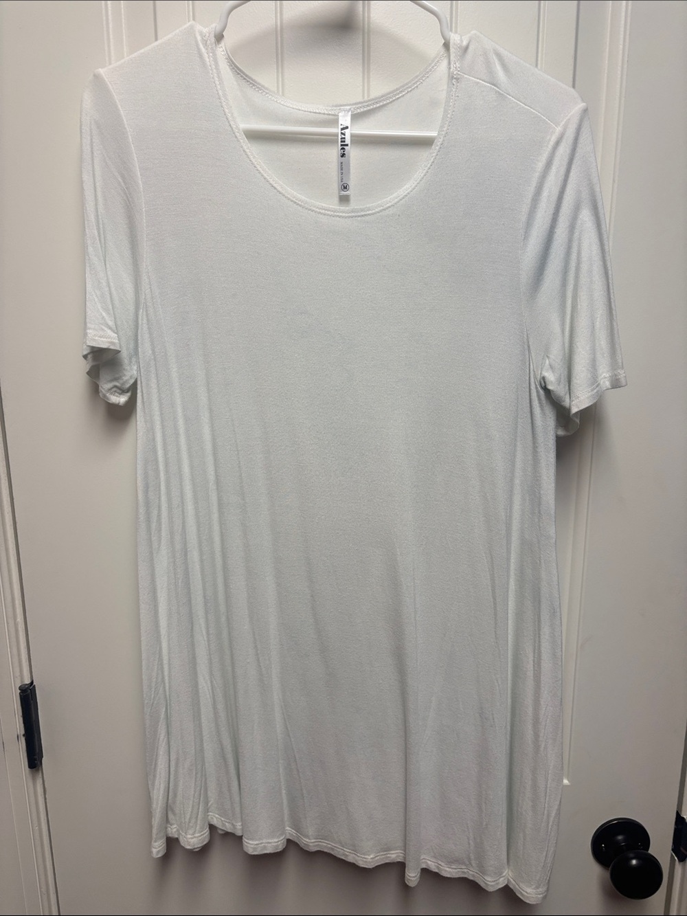 Azules White Short Sleeve Scoop Neck Tee size M